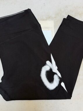 Calvin Klein Leggings with Unique White Spray Paint Logo XXL